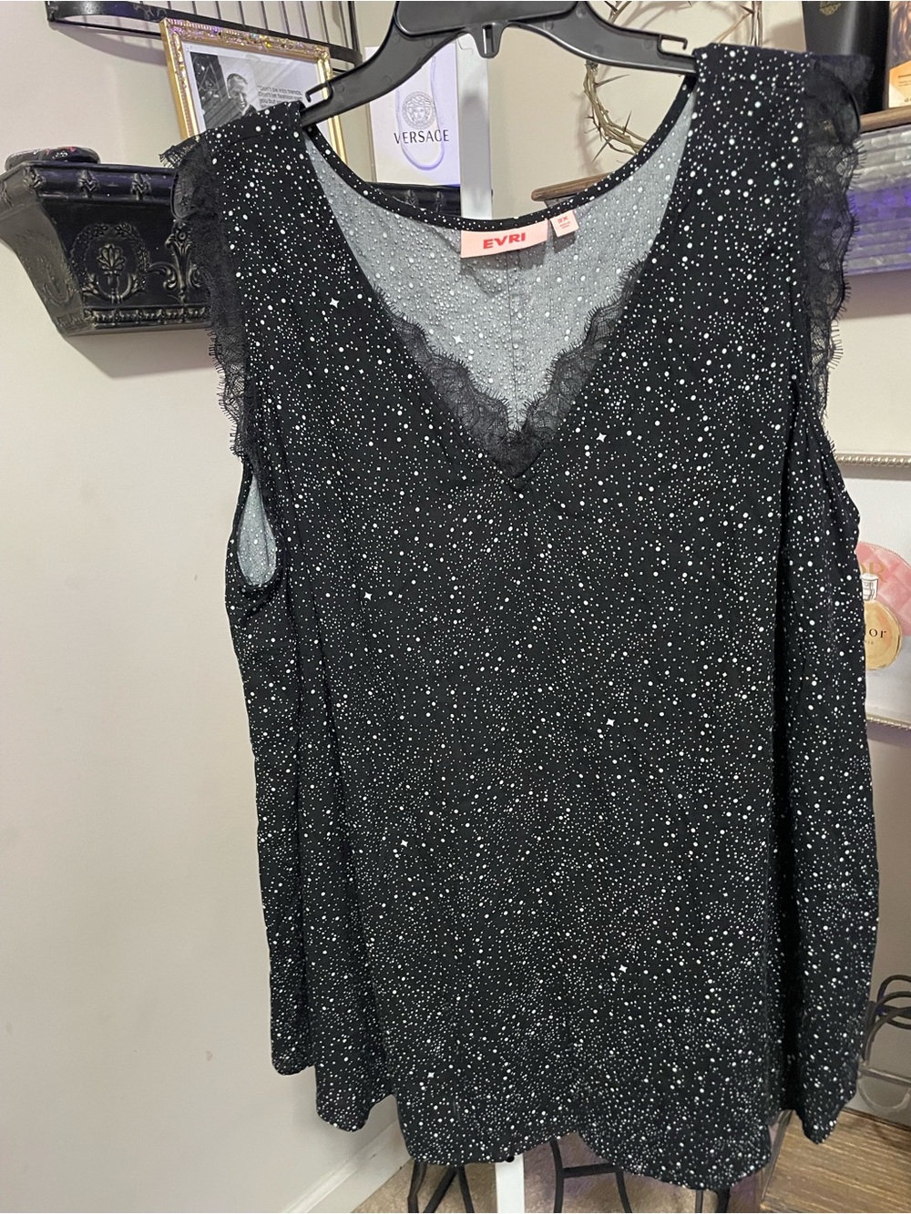 EVRI Black V-Neck Top - Picture 3 of 6